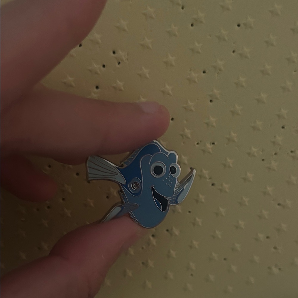 Dory Disney Pin - Picture 3 of 3